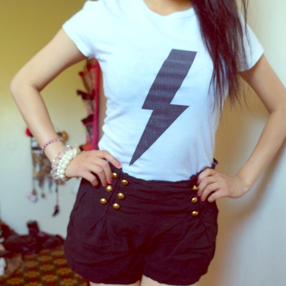 ❌❌Sold❌❌Lightning tee