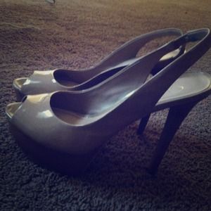 Jessica Simpson nude heel