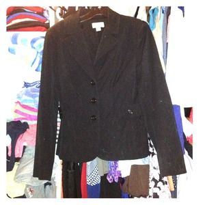 Fitted black blazer