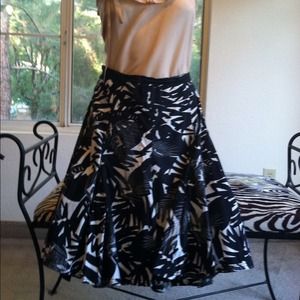 Wetseal blk & white palm print a-line skirt sz 11