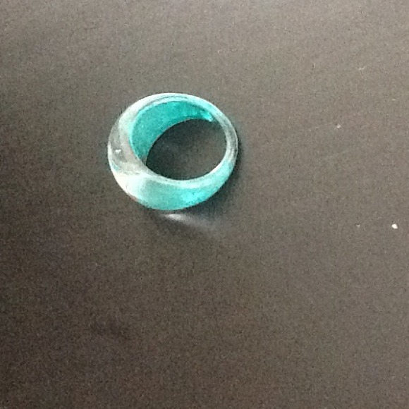 Fun plastic ring - Picture 2 of 3
