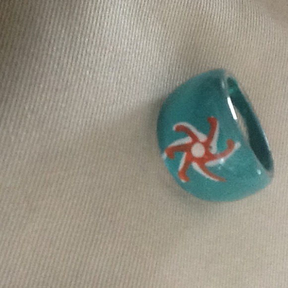 Fun plastic ring - Picture 3 of 3