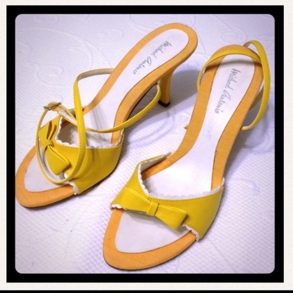 Size 7 yellow pre loved