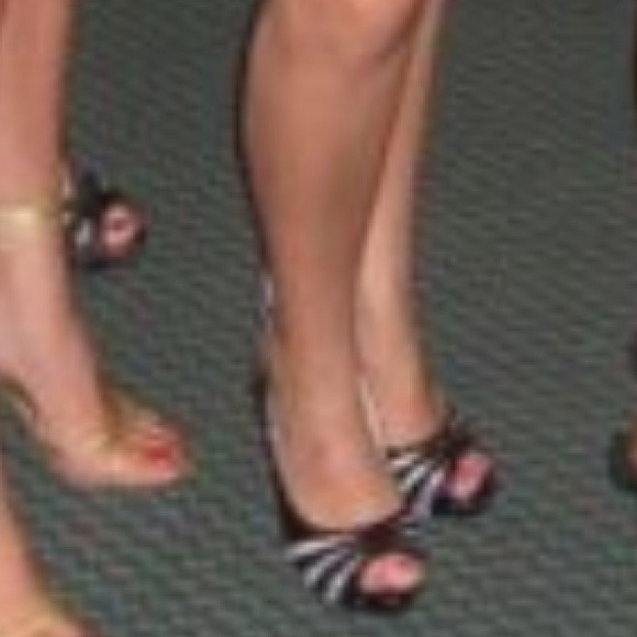 ⭐BUNDLE⭐Black & white peep toe snakeskin pattern - Picture 4 of 4