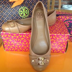 *SOLD*Tory Burch tan clines ballet flat