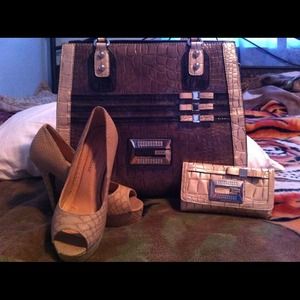 Beautiful guess bag and matching wallet 😍