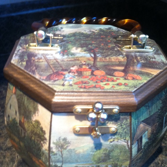 Purse - Picture 2 of 4