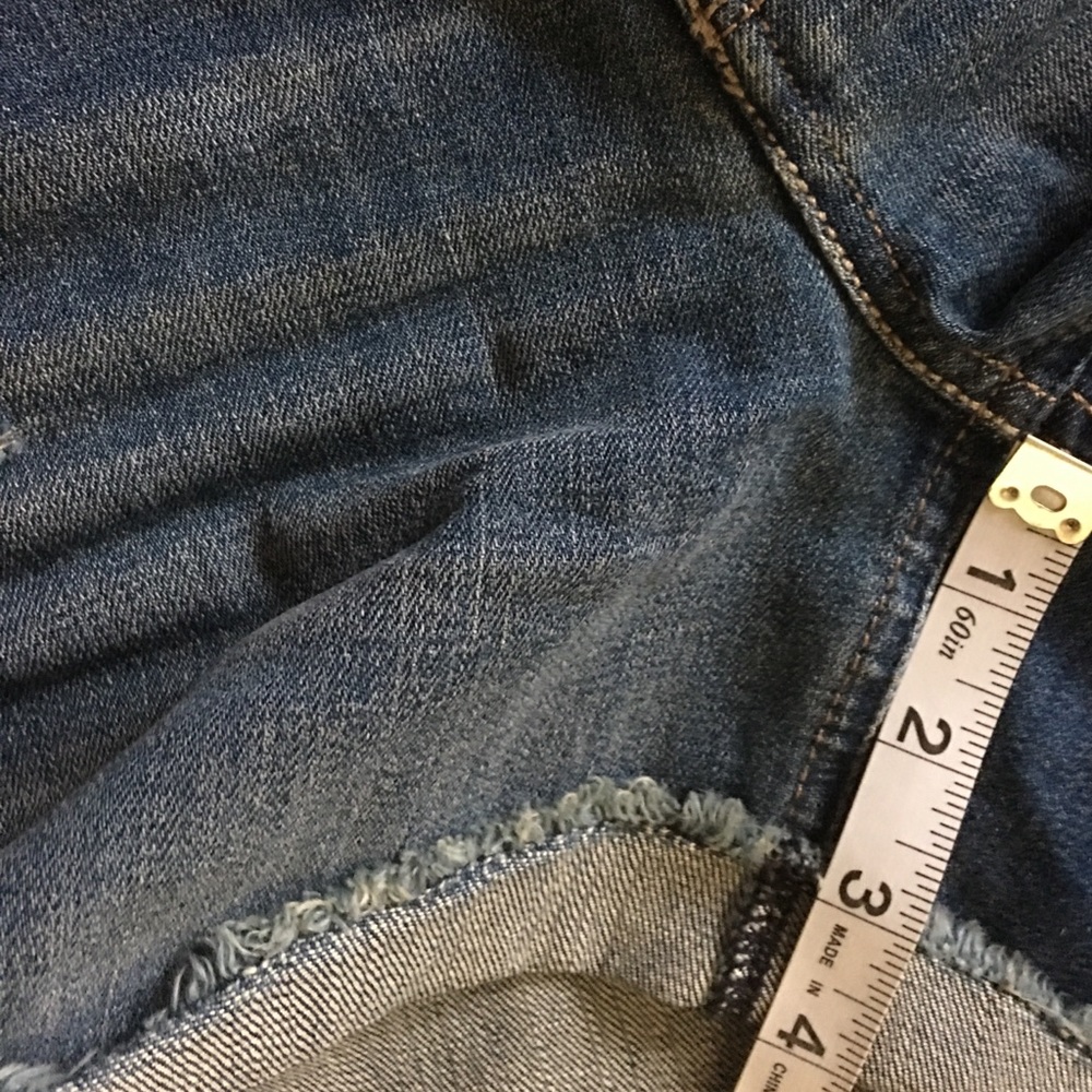 Shorts - Picture 3 of 5