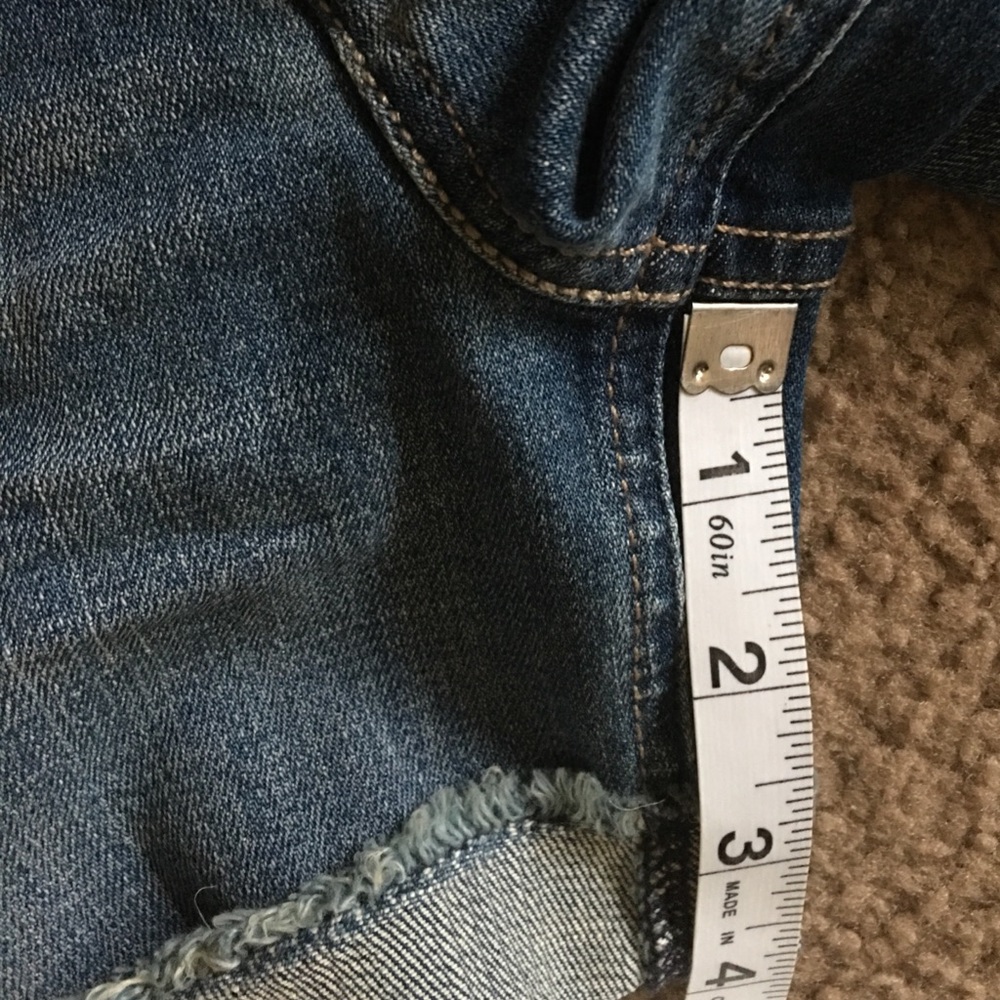 Shorts - Picture 4 of 5