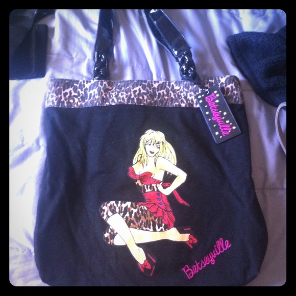 betseyville Handbags - 💥TRADED💥