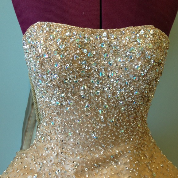 Dress - Picture 3 of 3