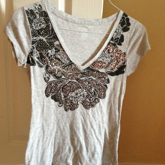 Gray flower and sequined express shirt