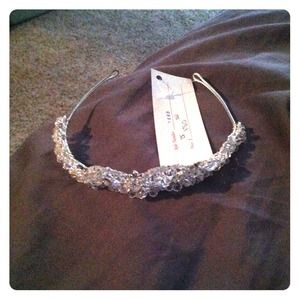 🚫🚫BUNDLED!!!🚫🚫🌟Illusions brand tiara