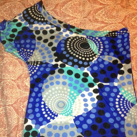 Beautiful spotted 1shoulder top