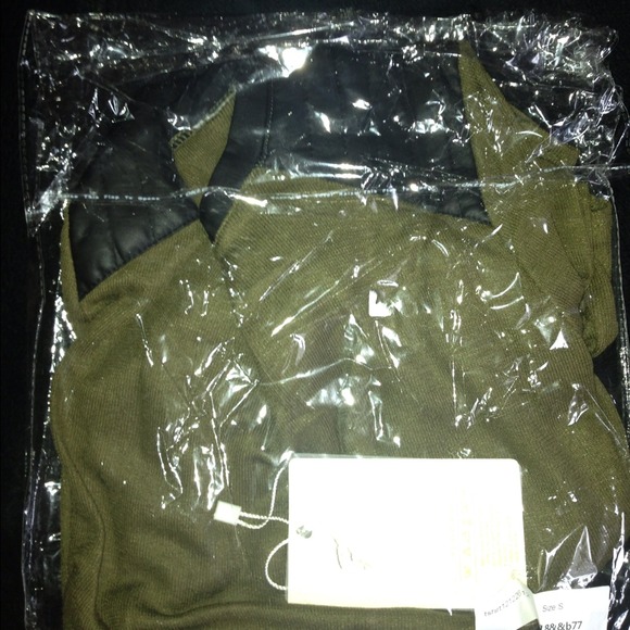 Green Shoulder Contrast Leather Loose blouse - Picture 2 of 2