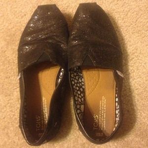 BUNDLE BLACK TOMS AND CHEETAH SPERRIES @keshia1989