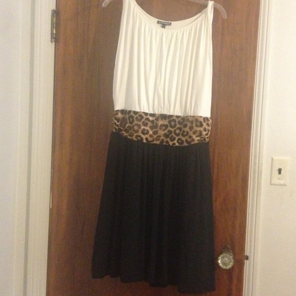 Express leopard accent dress size l