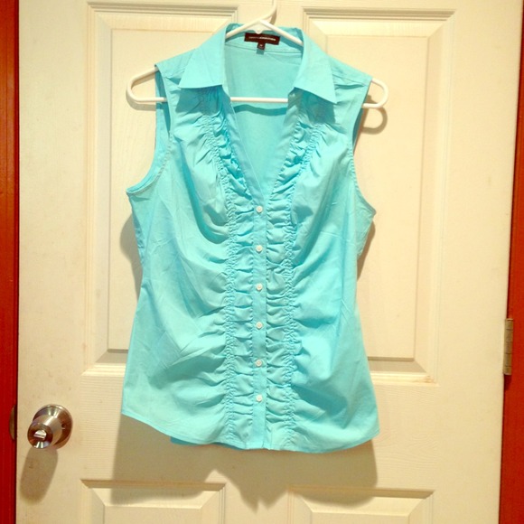 M button down sleeveless express top