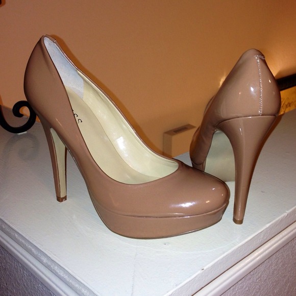 Guess Shoes - Guess Taupe Pumps 7.5