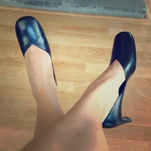 Brand new Banana republic black pumps 6.5M