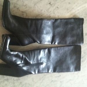 The sexiest black Stuart Weitzman boots you'll own