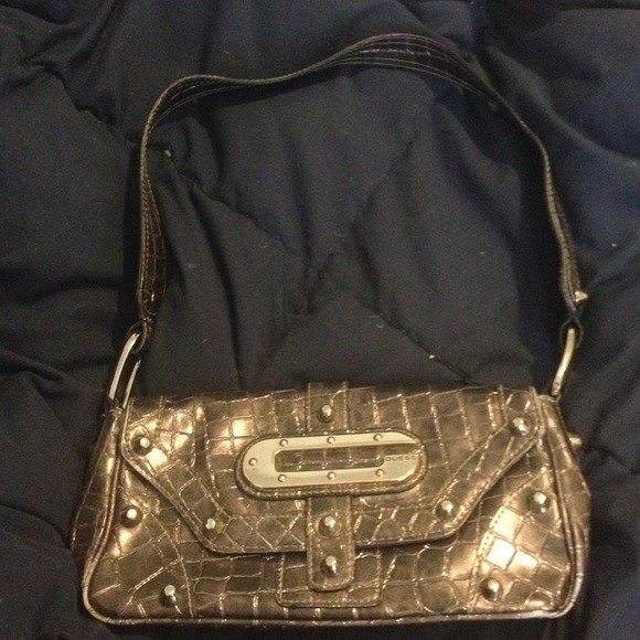 Metallic guess handbag.