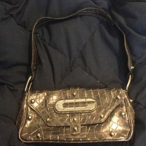 Metallic guess handbag.