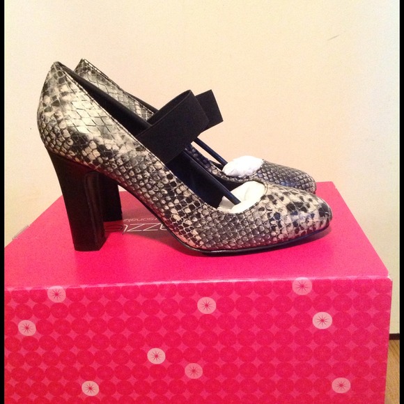Black/white heels