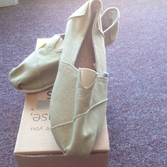 Toms!  SOLD