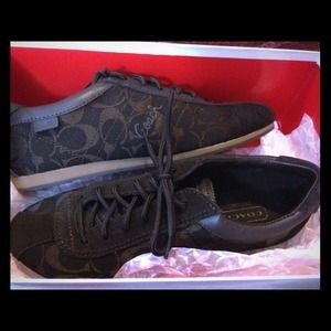 New in box Coach Chocolate Brown Shoes Size 7
