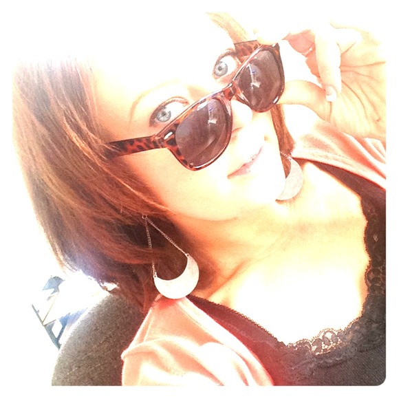 Bundle: earings and sunglasses