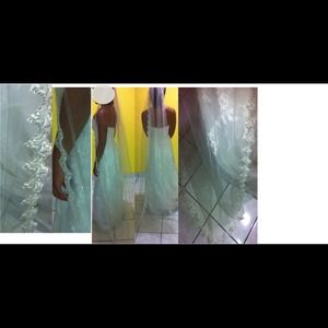 Long veil for a beautiful bride.