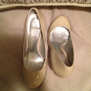 Jessica Simpson nude pumps