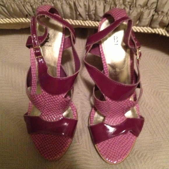 Purple pump from bakers
