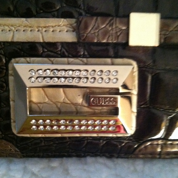 Authentic Guess Brown Wallet - Picture 2 of 4