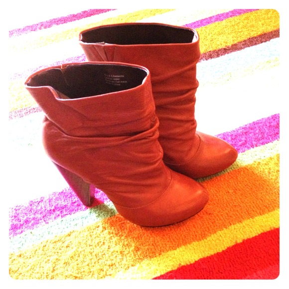 Very volatile brown booties size 6.5
