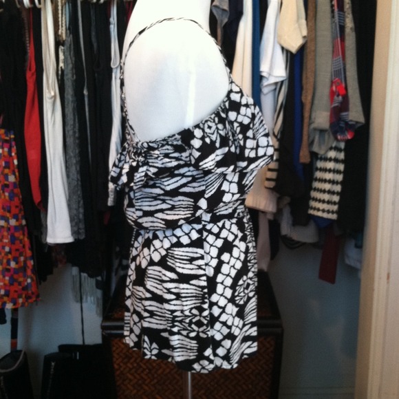 Print thin strap top. - Picture 2 of 3