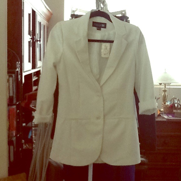White two button blazer