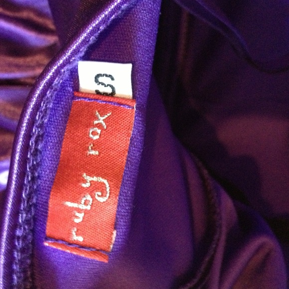 Dress - Picture 3 of 3