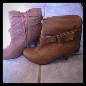 SOLD❌ Tan boots!