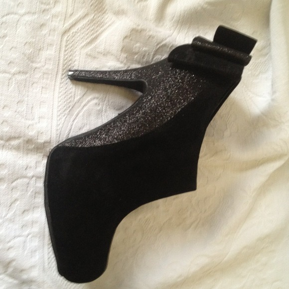 New in Box Black Bamboo size 8 - Picture 4 of 4