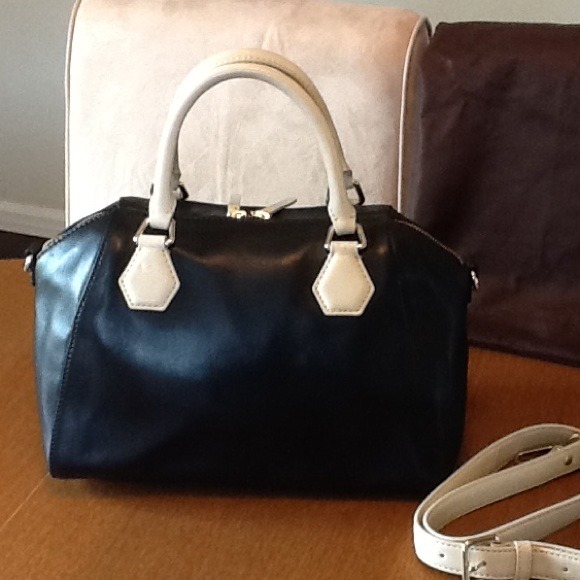 SOLD! @www.luxelizzies.com Kate Spade Satchel - Picture 2 of 4