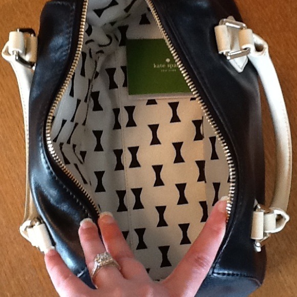 SOLD! @www.luxelizzies.com Kate Spade Satchel - Picture 3 of 4