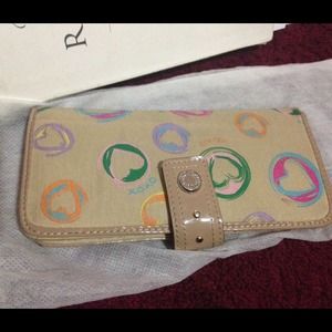 Xoxo beige hearts envelope wallet