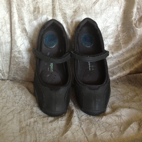 Black sport shoes