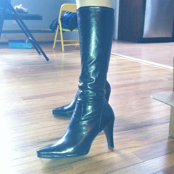 Black boots!