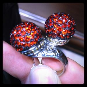 Pure silver ring with ruby red swarovski crystals!