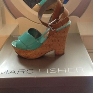 Cute Marc Fisher wedges for the summer! Size 6.5