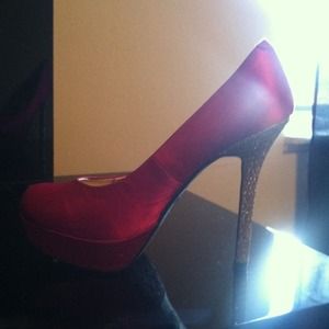 Fuchsia Pink w/ gold studded heel