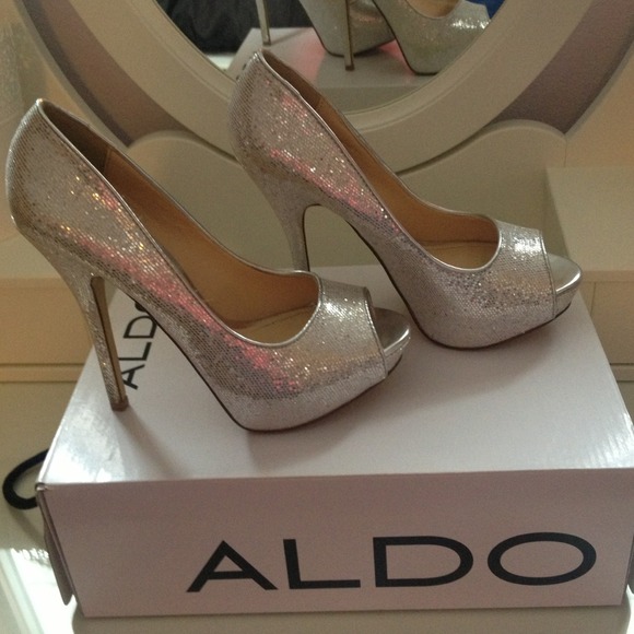 Sparkly Aldo pumps size 6